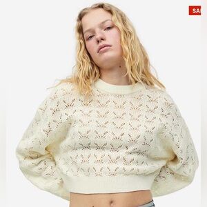 Divided by H&M Cropped Knit Sweater | Chic Trendy Neutral